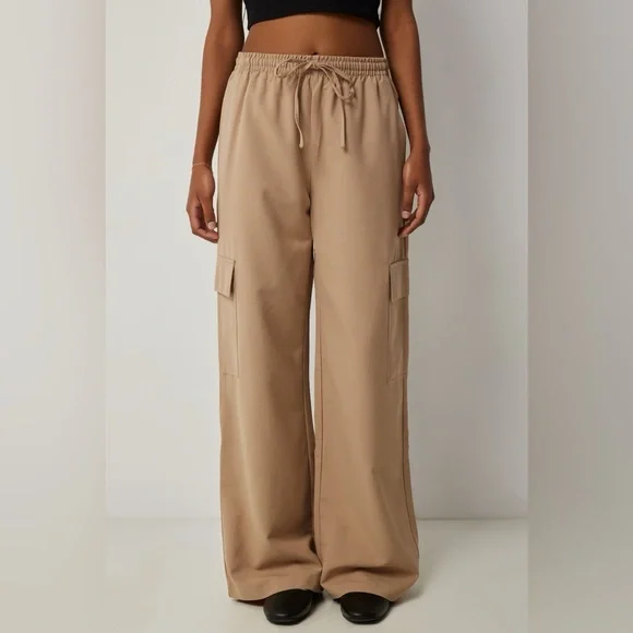 Sz XL Ardene women’s Mid Rise Straight Leg Cargo Pants 4 pockets pull on - Picture 2 of 12